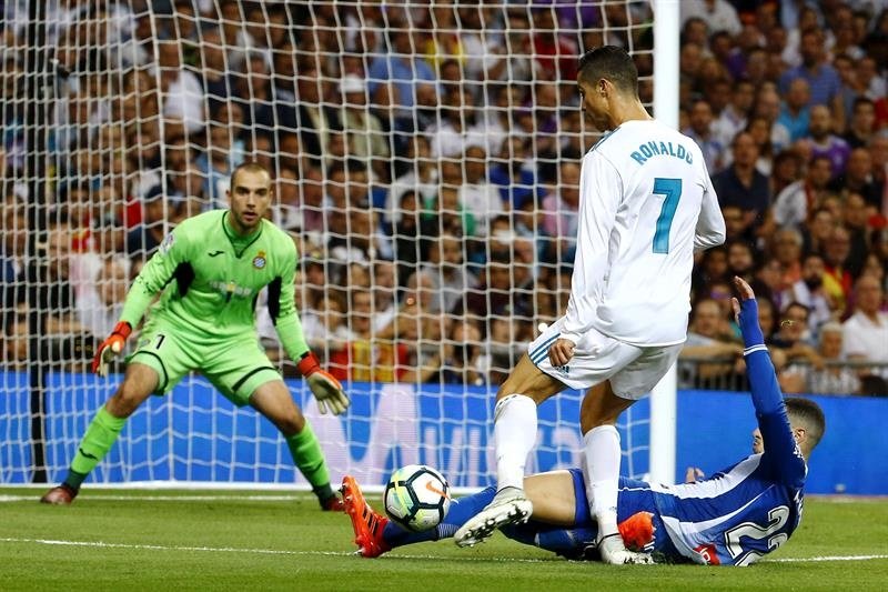 Português se tornou num goleador letal, deixando as fintas para segundo plano. EFE