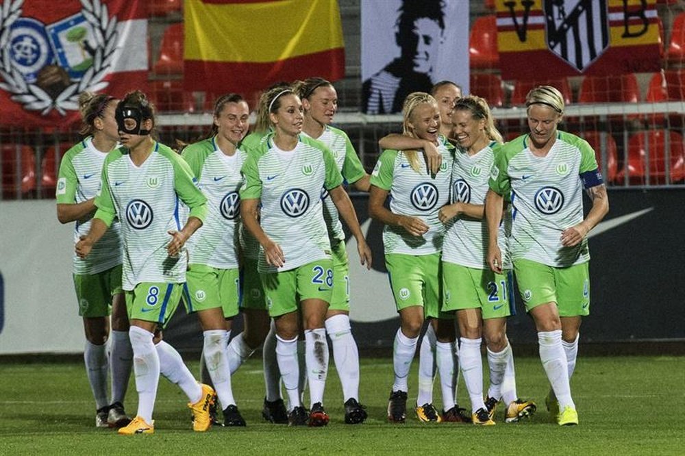 El Wolfsburgo acaricia su cuarto título consecutivo en Alemania. EFE