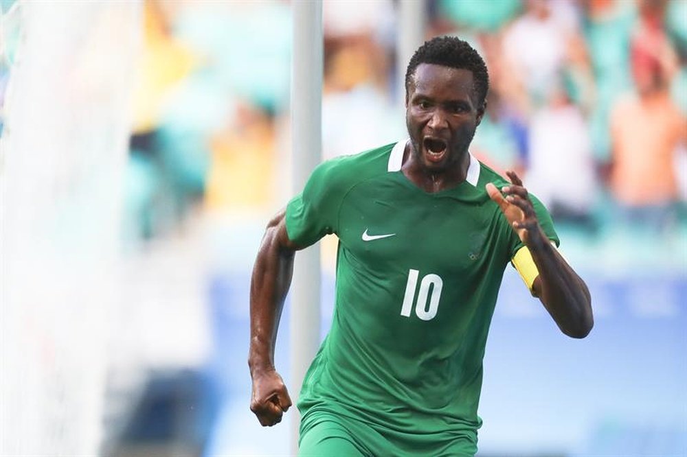 John Obi Mikel podría volver a Inglaterra. EFE