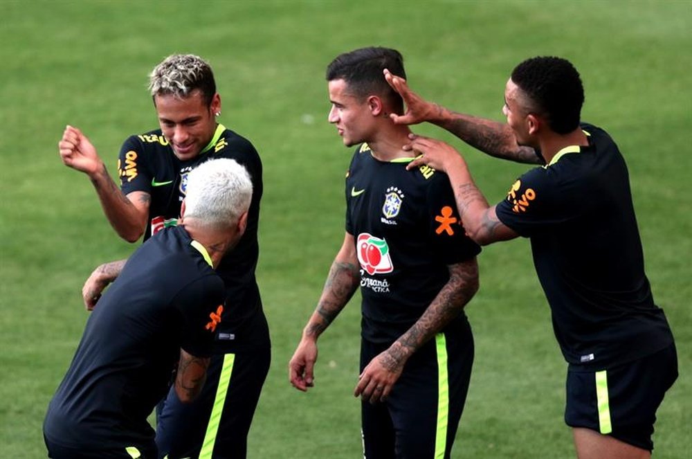 Tite dio más detalles de lo ocurrido entre Medel y Neymar. EFE
