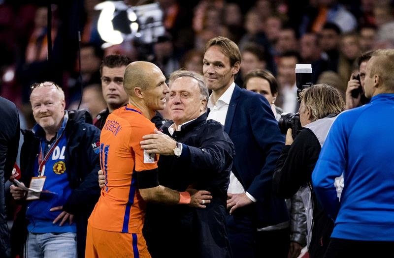 Robben se centrará en el fútbol de clubes. EFE