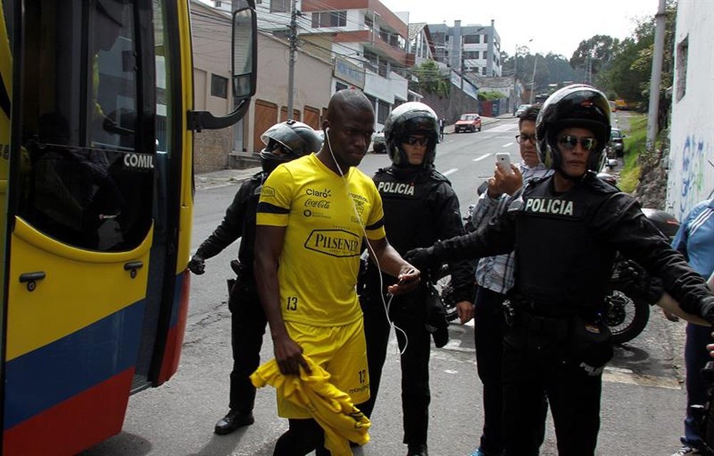 Enner Valencia es uno de los cinco ecuatorianos suspendidos por la FEF. EFE/Archivo