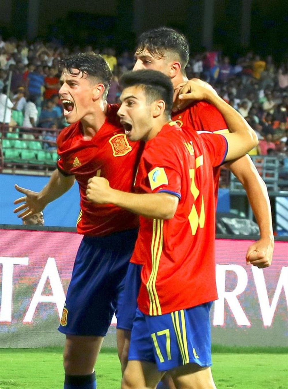 Moha, contento por defender la camiseta de España. EFE