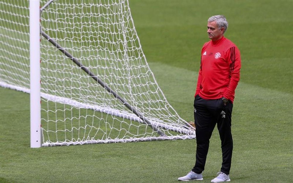 Se dijo que José Mourinho pensaba abandonar el United antes de tiempo. EFE/Archivo
