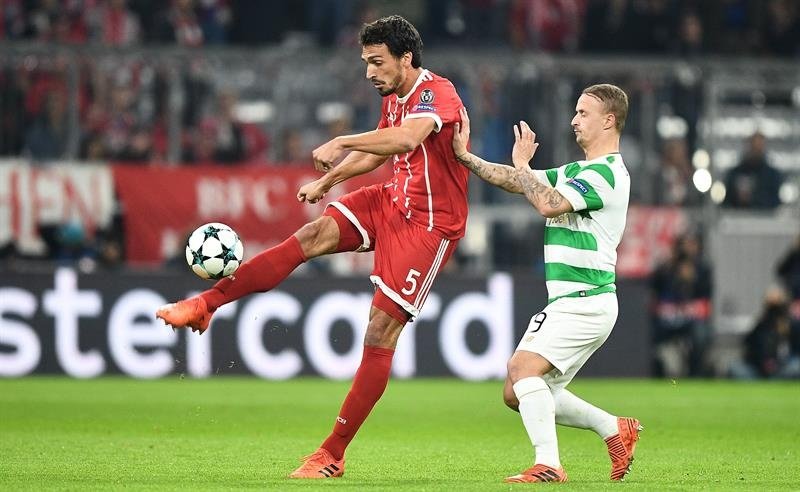 Griffiths (R) is hoping Celtic can shock Bayern on Tuesday night. EFE