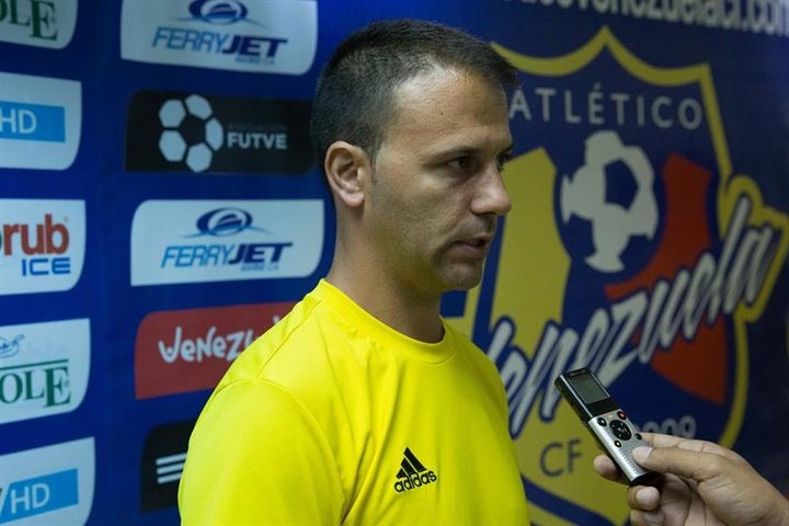 Álex Pallarés deja banquillo de Atlético Venezuela