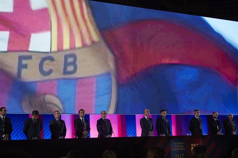 Imagen de la Asamblea del Barcelona celebrada en el Palau Blaugrana. EFE