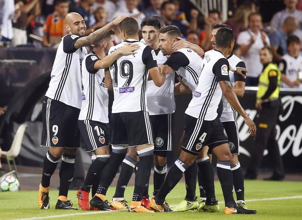 O Valencia venceu na visita ao Alavés, por 1-2. EFE