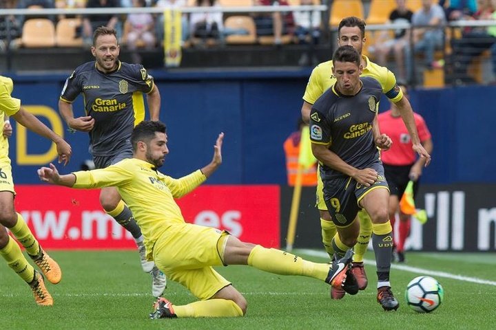 OFICIAL: Álvaro González renova com o Villarreal