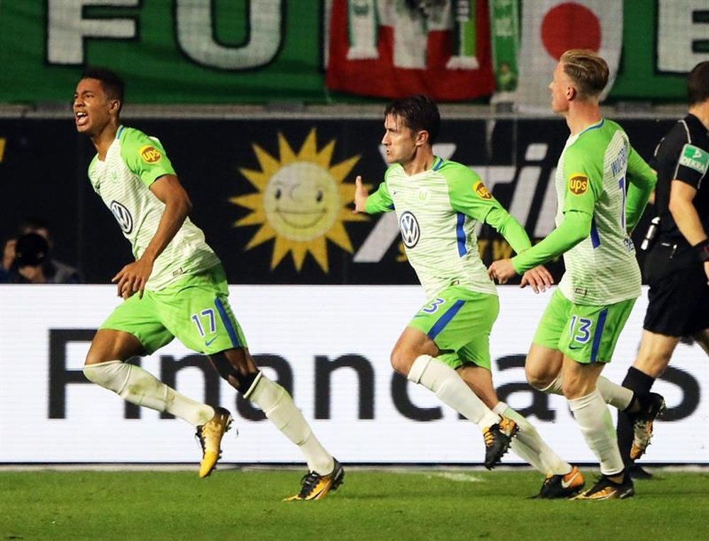 El Wolfsburgo salvó un punto al final. EFE