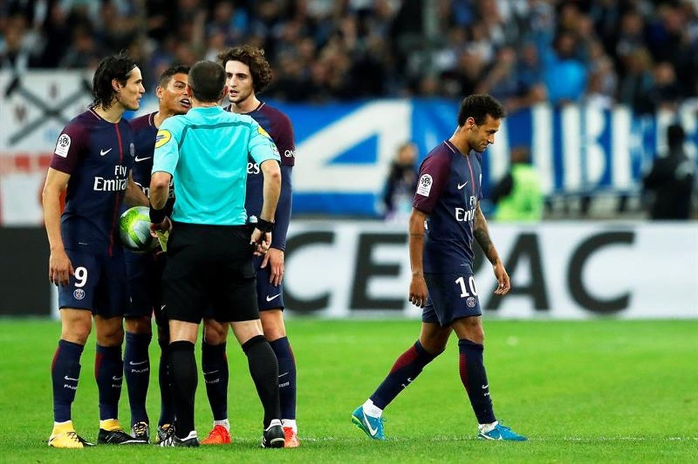 Neymar was sent off towards the end of the match. EFE/EPA