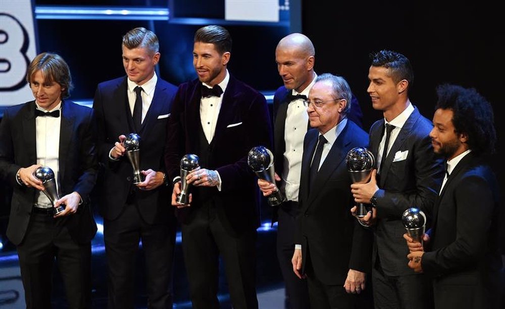 Florentino presumió de entrenador y estrella tras la gala 'The Best'. AFP