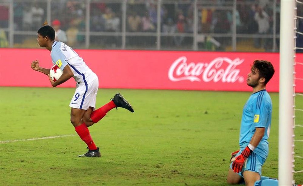 A Inglaterra bateu a Espanha, por 5-2, e se tornou campeã mundial de sub-17. EFE/EPA