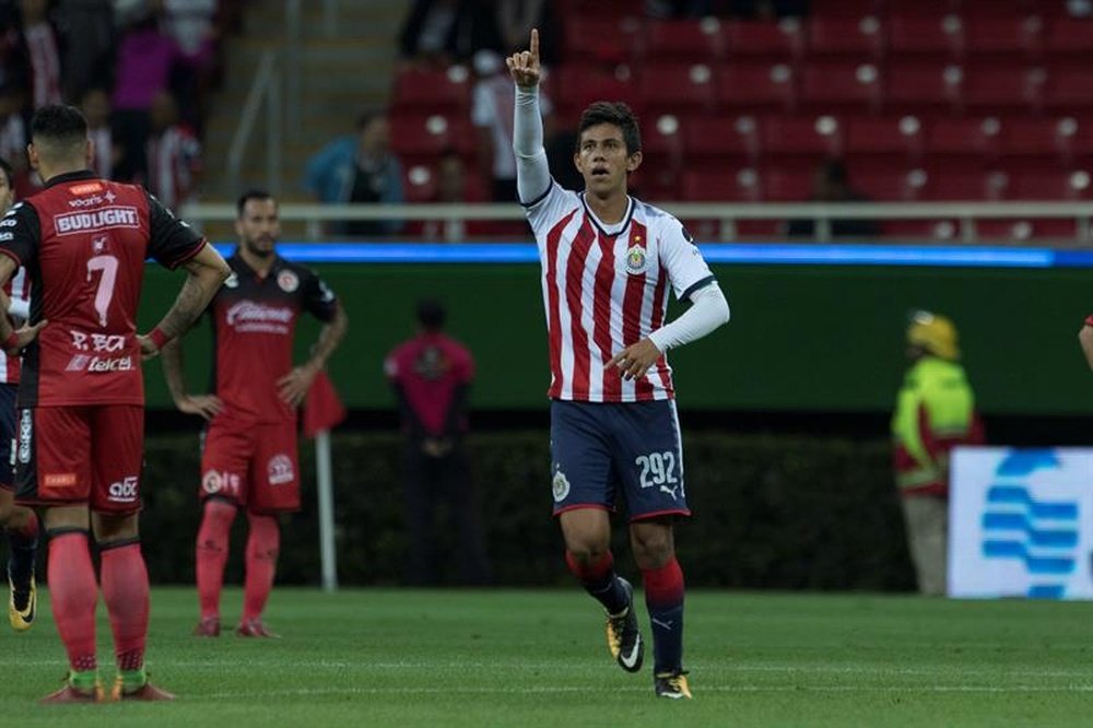 Juan José Macías deberá volver a Chivas. EFE