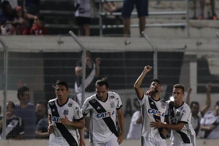Un Corinthians en crisis pierde y se lo pone en bandeja a Palmeiras