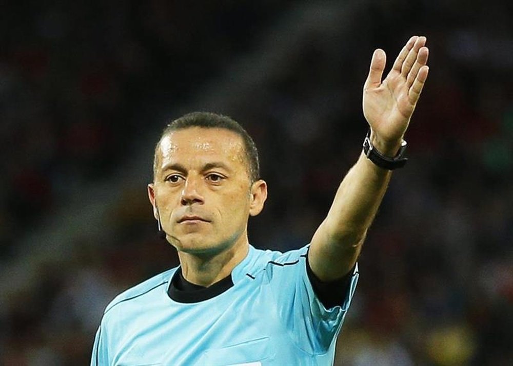 Cüneyt Cakir será el árbitro del Tottenham-Madrid. EFE/Archivo