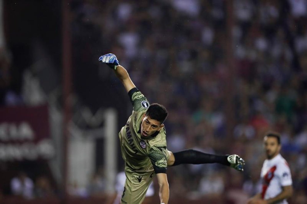 El guardameta de Lanús, muy cerca de firmar con Boca. EFE