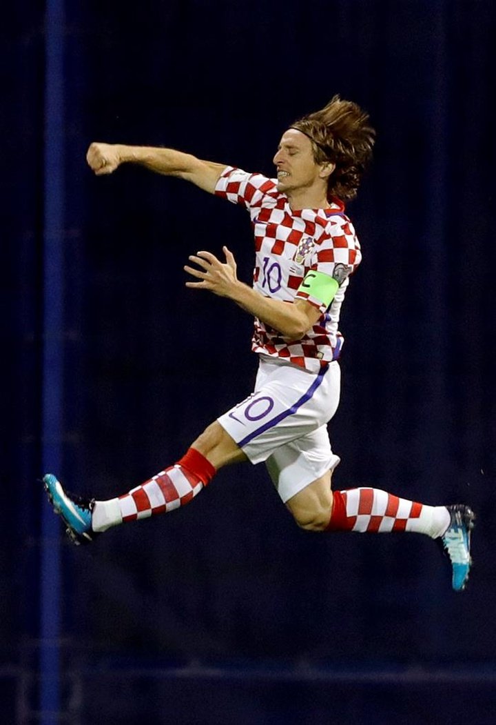 Croatia rout Greece to set one foot in World Cup