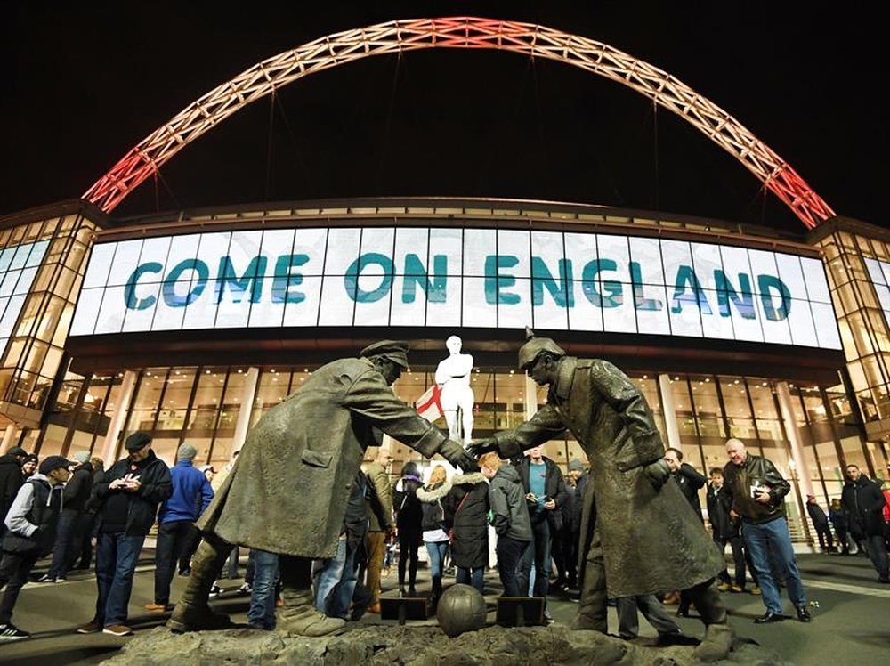 Minuto de silencio en Wembley en conmemoración del Día del Armisticio. EFE