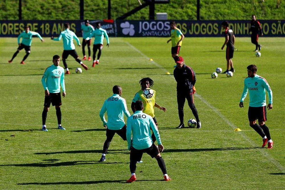 Portugal train ahead of Tuesday night's match. EFE