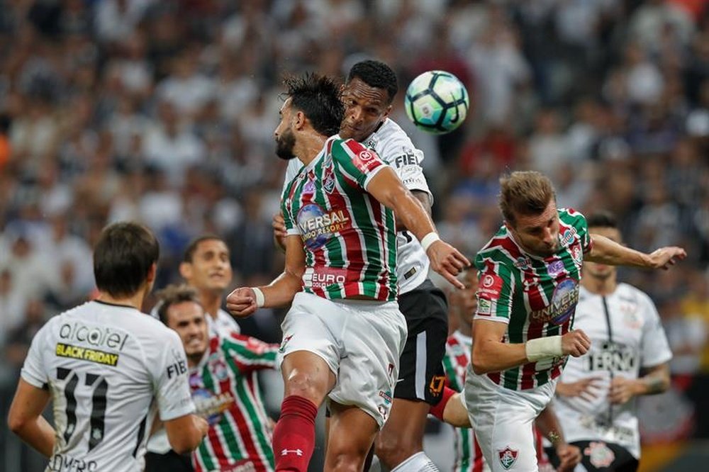 No topo da artilharia há disputa entre Corinthians e Fluminense. EFE