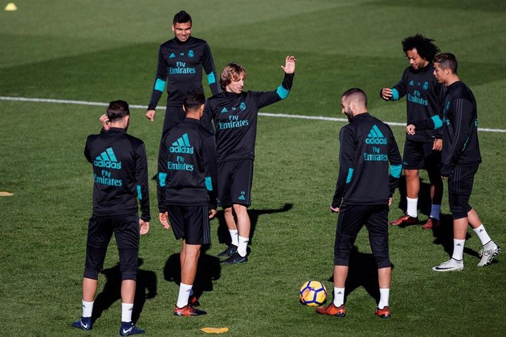 Real Madrid players train ahead of Saturday's clash. EFE