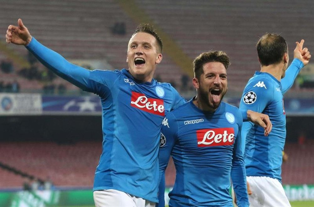 Zielinski celebrates with Mertens. EFE