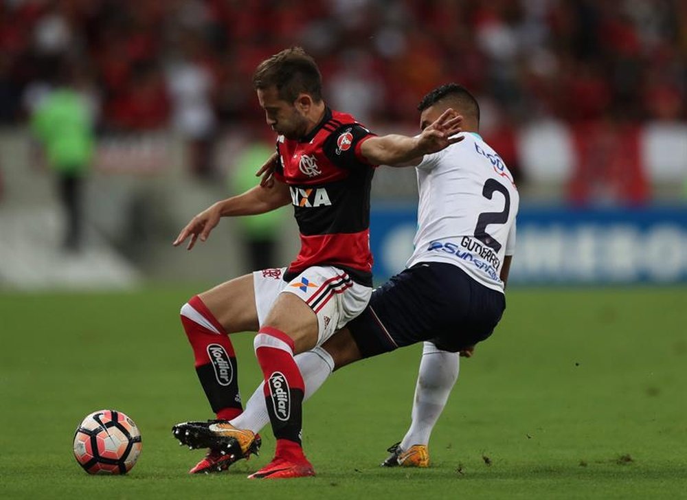 Flamengo remontó en la recta final, pero no hay nada resuelto. EFE