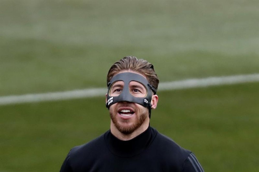 Ramos se entrenó con su nueva máscara. EFE