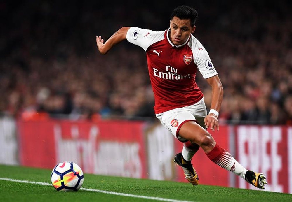 Alexis deve abandonar o Emirates. AFP