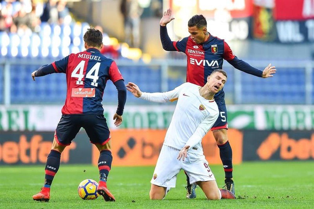 Roma não conseguiu bater o Genoa. AFP