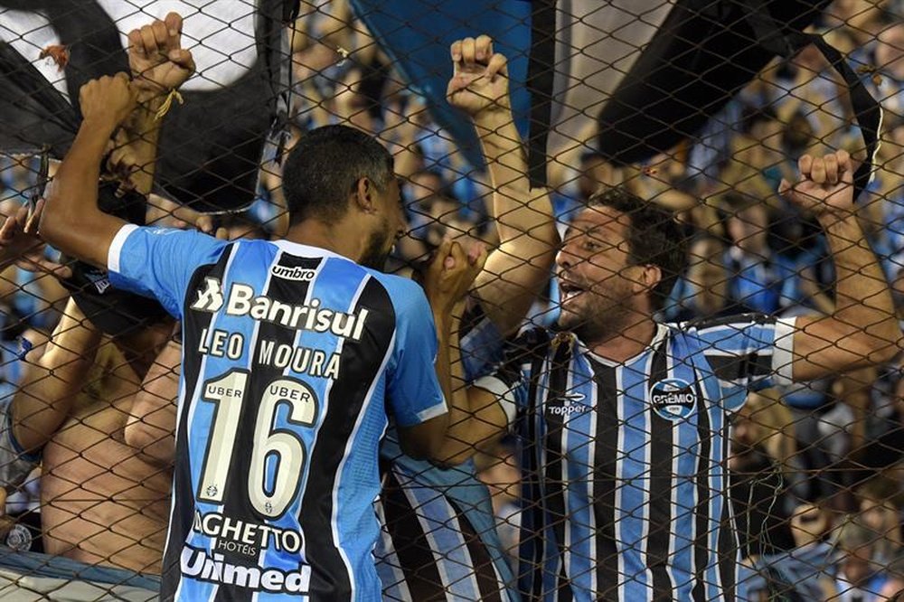 Léo Moura se lesionó el pasado miércoles contra Independiente. EFE/Archivo
