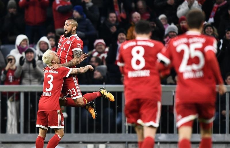 Vidal mantém veia goleadora para dar novo triunfo ao Bayern