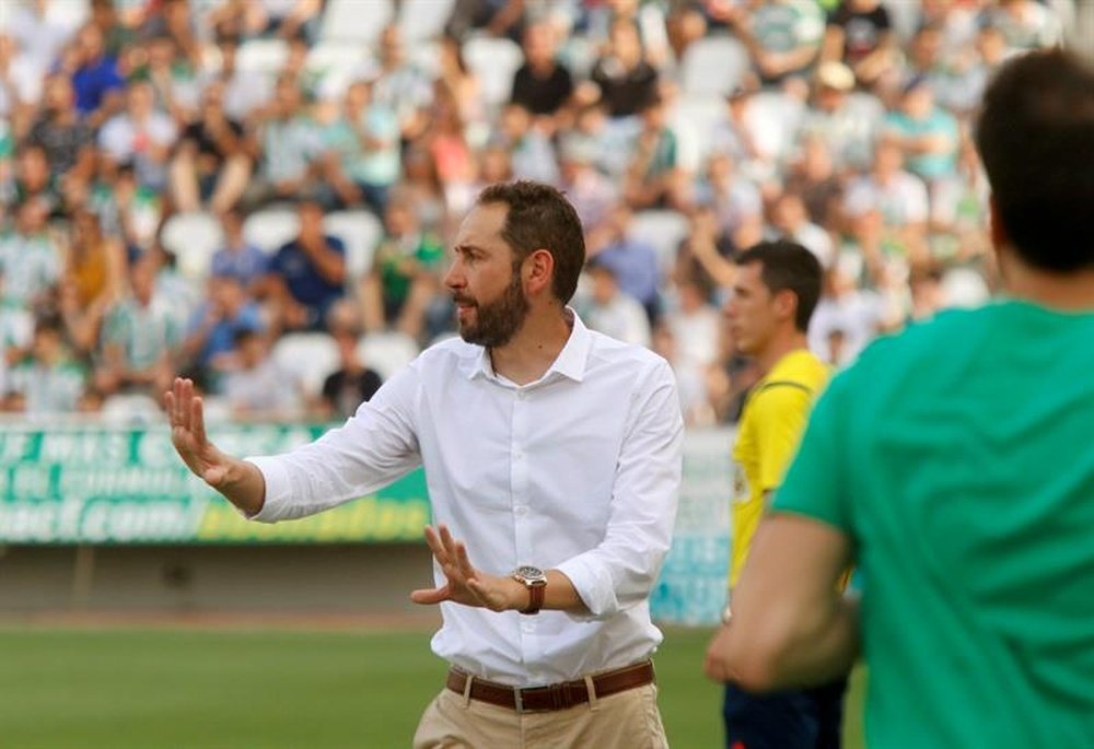 El técnico del Girona se mostró orgulloso tras la victoria. EFE