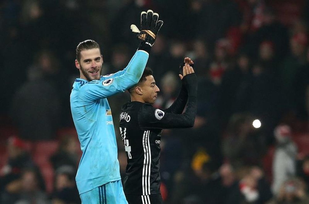 David de Gea and Jessie Lingard celebrate United's 3-1 win over Arsenal on Saturday. EFE/EPA/Archivo