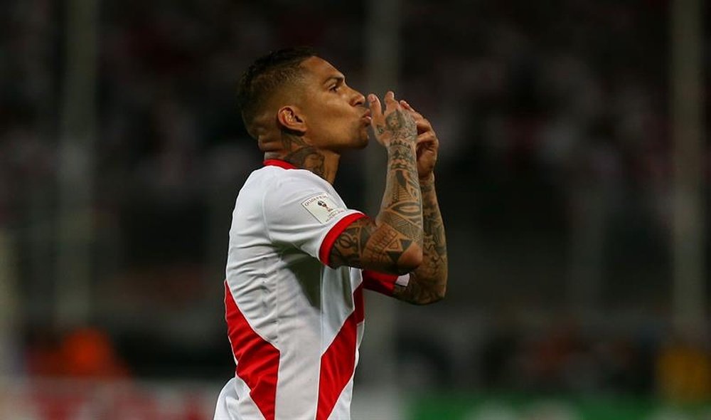 El jugador peruano deberá esperar para conocer la decisión de la FIFA. EFE/Archivo