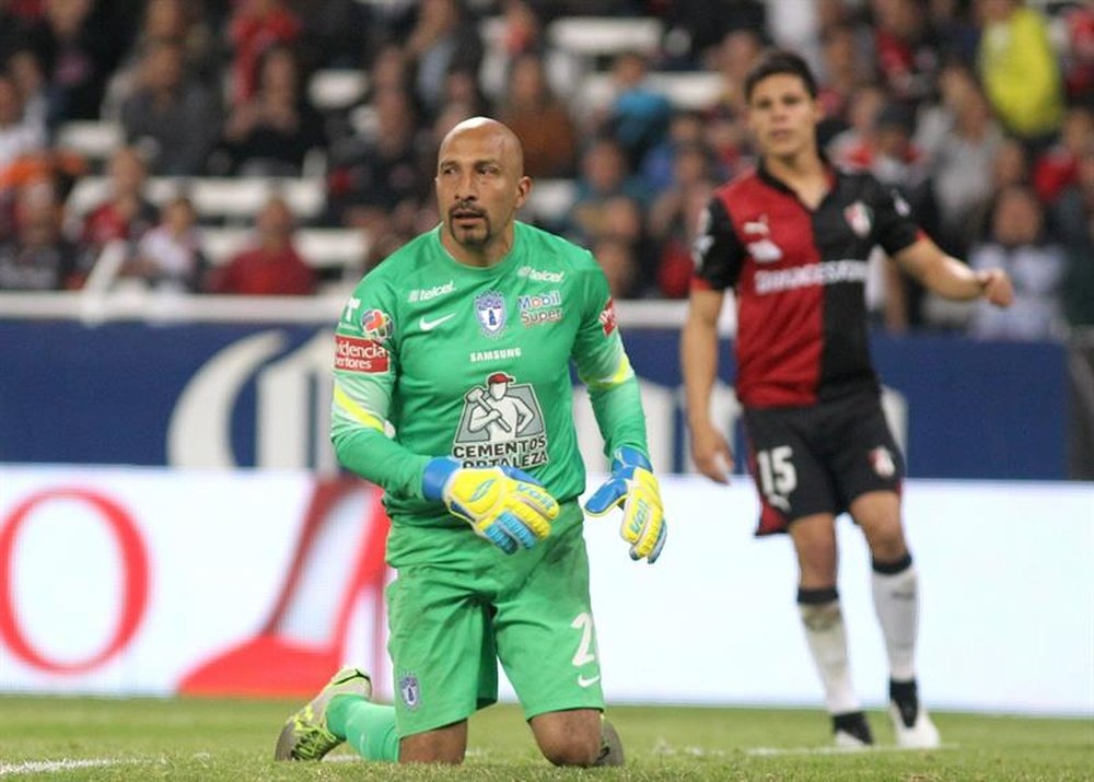 Óscar Pérez es ahora entrenador de porteros de Cruz Azul. EFE