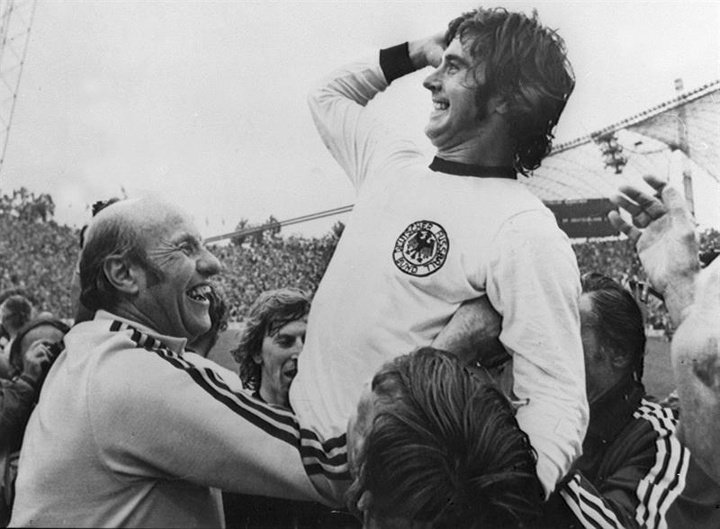Faleceu o 'Torpedo' Müller aos 75 anos