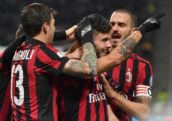 Milan segue em frente na Copa, com goleada caseira