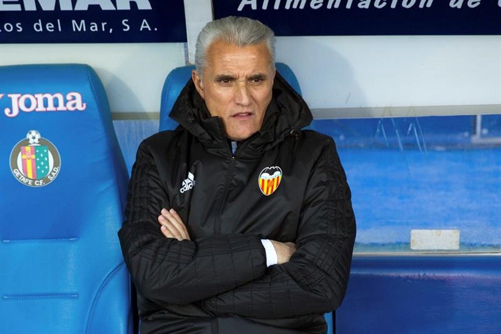 El segundo técnico del Valencia vio bien a su equipo pese a la derrota. EFE