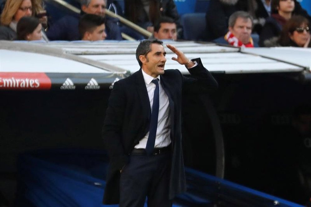 Ernesto Valverde could hand debuts to Philippe Coutinho and Yerry Mina. EFE