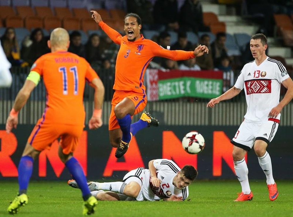 Van Dijk has replaced Robben as captain. EFE/Archive