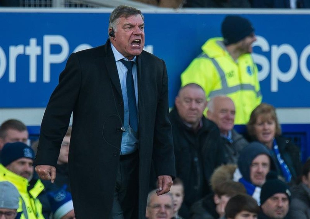 Everton players 'fully aware' of social media guidelines, says Allardyce. EFE