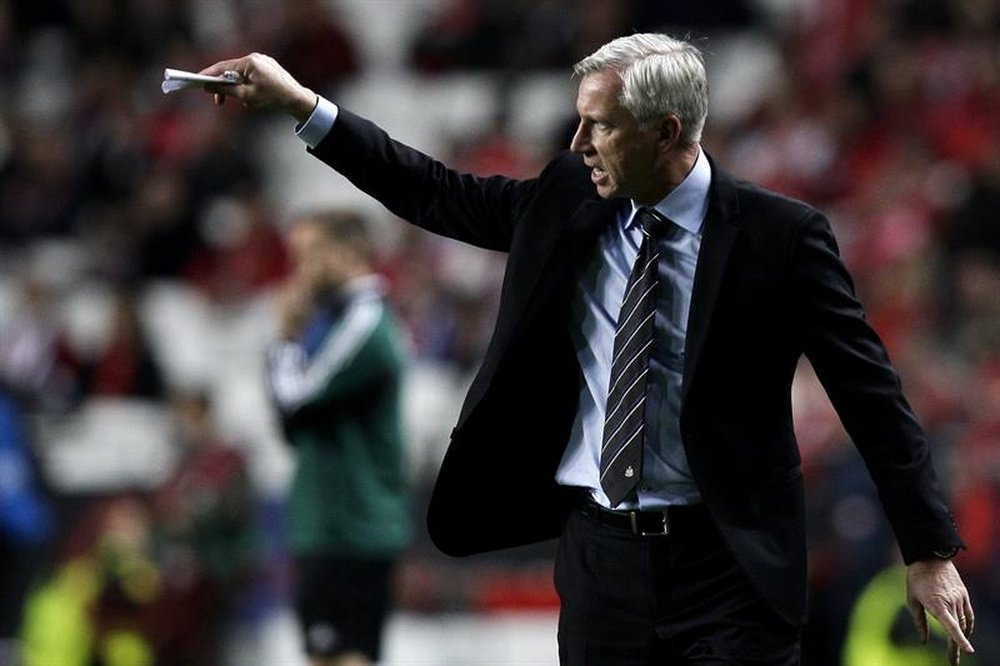 Pardew's position at West Brom is safe for the moment. EFE/Archivo