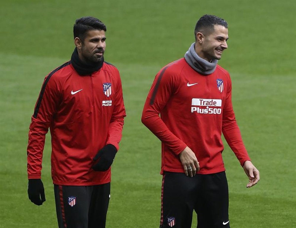 Costa y Vitolo, listos para jugar. EFE