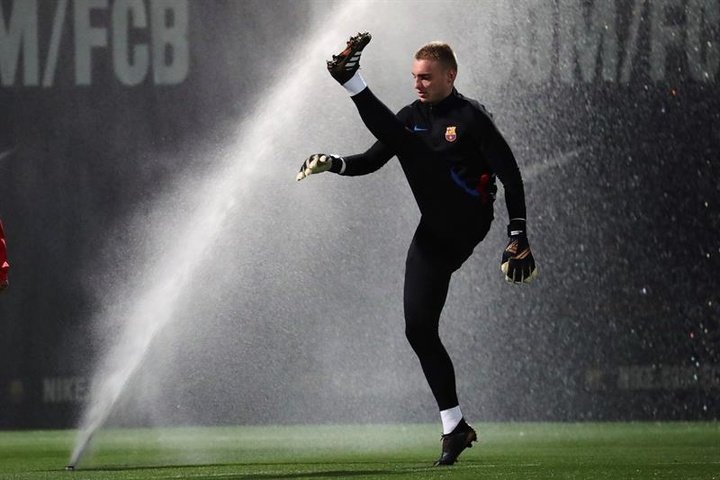The four goalkeepers Barca are monitoring in case Cillessen leaves