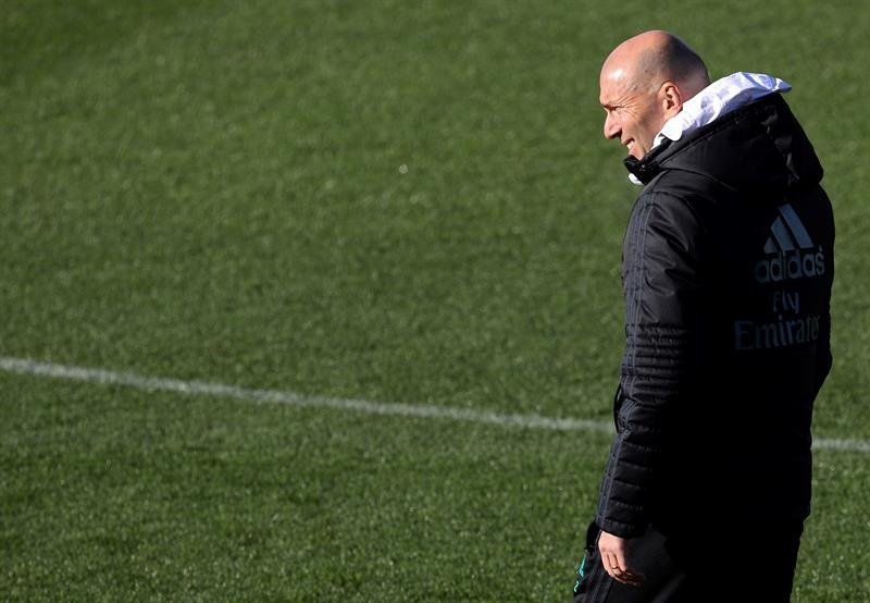 Zinedine Zidane dispone de una buena oportunidad para romper la mala racha en el Bernabéu. EFE