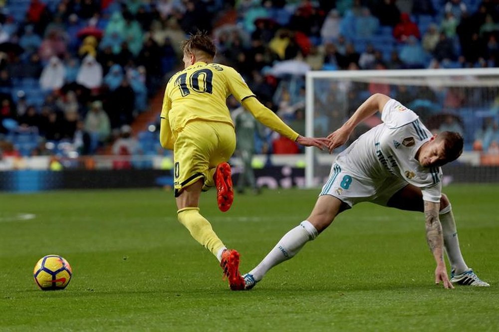 Samu Castillejo cree que el triunfo en el Bernabéu le ha cambiado la cara al equipo. EFE