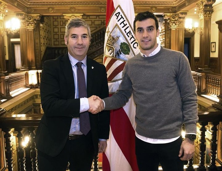 OFICIAL: Athletic Bilbao renova com Lekue