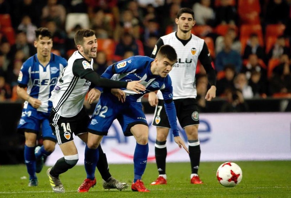O Valencia venceu por 2-1 na receção ao Alavés. EFE